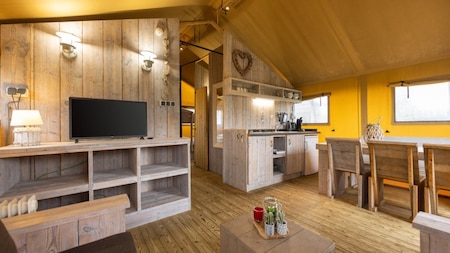 Wohnzimmer - Roompot Glamping Lauwersmeer