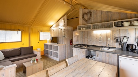 Wohnzimmer - Roompot Glamping Lauwersmeer