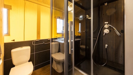 Badezimmer - Roompot Glamping Lauwersmeer