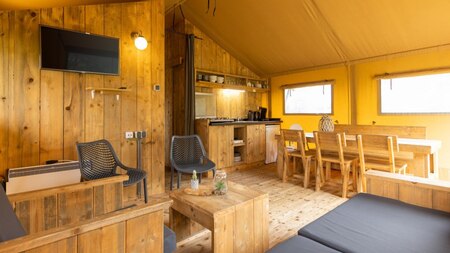 Wohnzimmer - Roompot Glamping Lauwersmeer