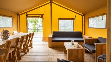 Wohnzimmer - Roompot Glamping Lauwersmeer