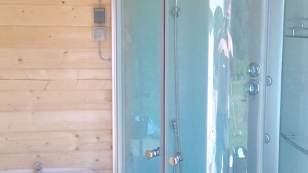 Prive sanitair unit - Vodatent Camping Sretanwolf Prive sanitair unit - Vodatent Camping Sretanwolf