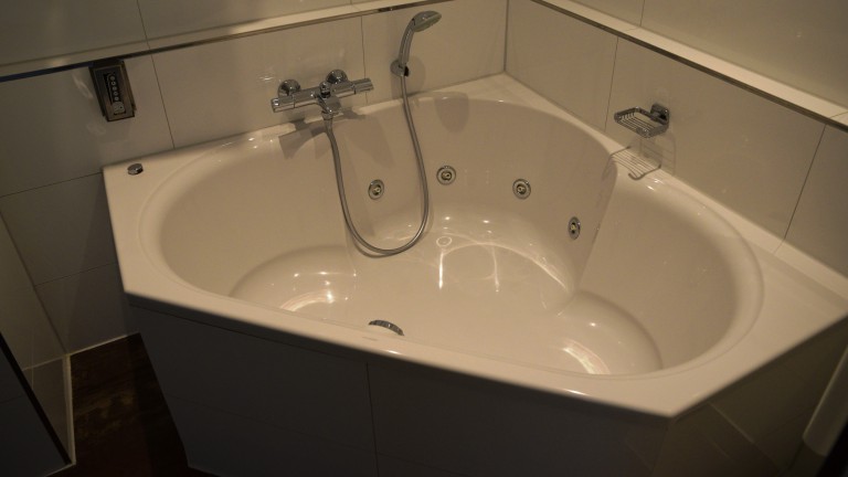 Bubbelbad met vide kamer - Golden Tulip hotel West-Ende