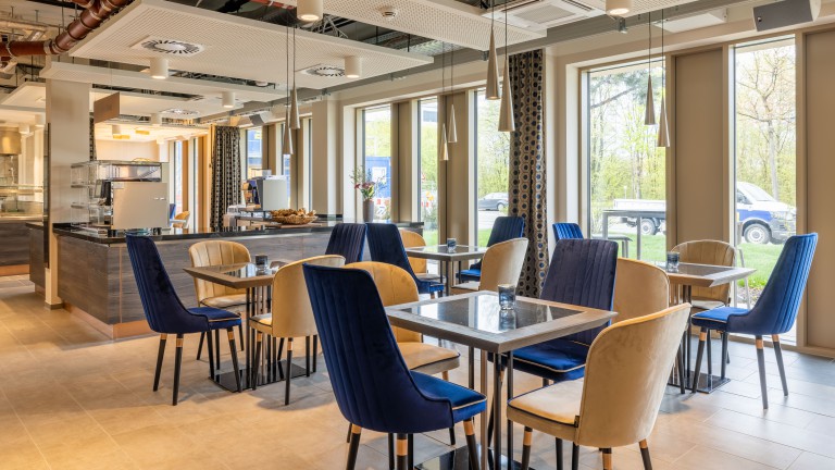 Restaurant - MASEVEN München Messe Trudering
