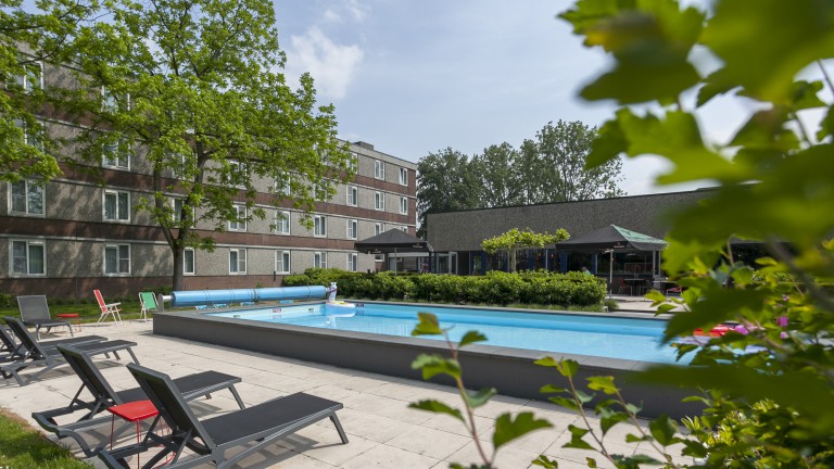 Buitenzwembad - Novotel Rotterdam Schiedam