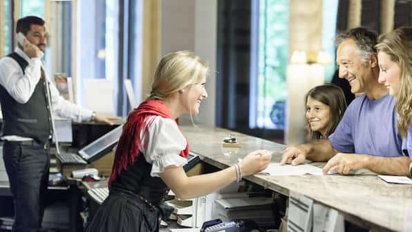 Receptie - Hotel Vier Jahreszeiten am Schluchsee Receptie - Hotel Vier Jahreszeiten am Schluchsee