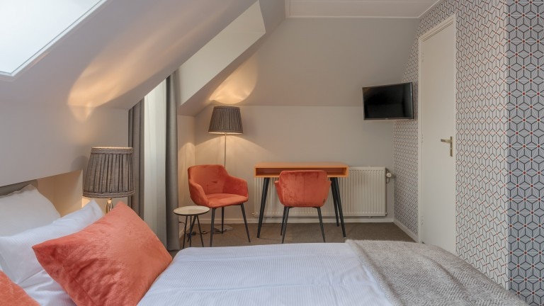 Zolderkamer met bad - Hotel op Diek - Texel