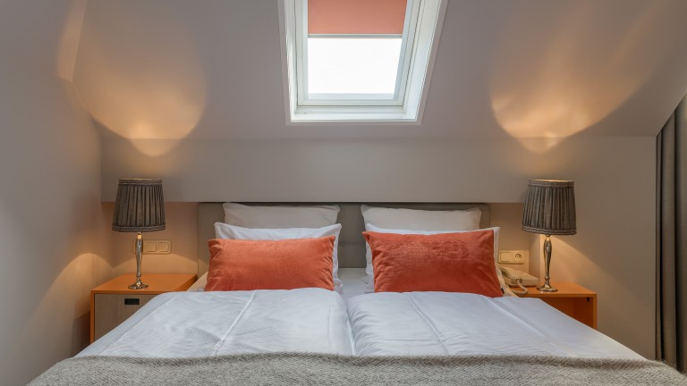 Zolderkamer met bad - Hotel op Diek - Texel