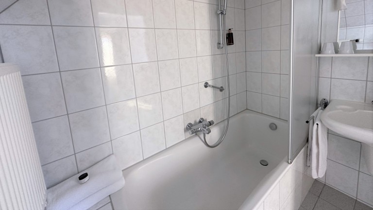 Zolderkamer met bad - Hotel op Diek - Texel