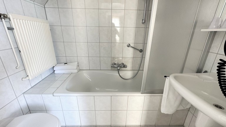 Zolderkamer met bad - Hotel op Diek - Texel