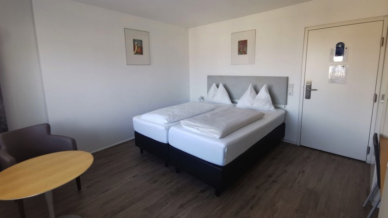 Standardzimmer Walzenbacherturm – Standardzimmer – Parkhotel Hall