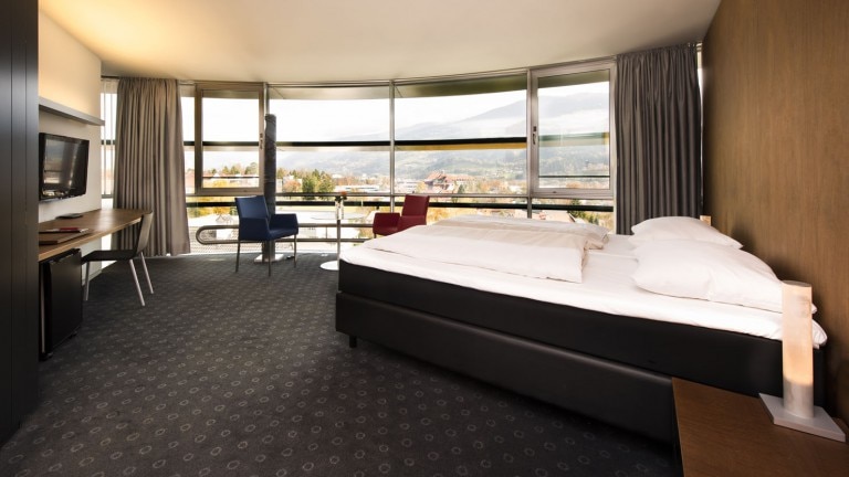 Glasturm – Parkhotel Hall