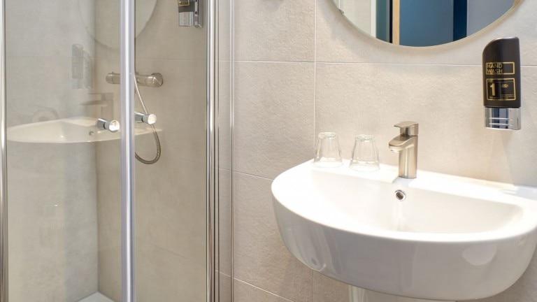 Kleines Doppelzimmer – Übernachtung mit Frühstück bei den Herren von Valkenburg