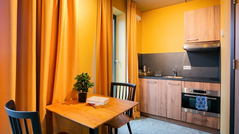Deluxe Studio mit Küche und Balkon – Hotel Marktstad