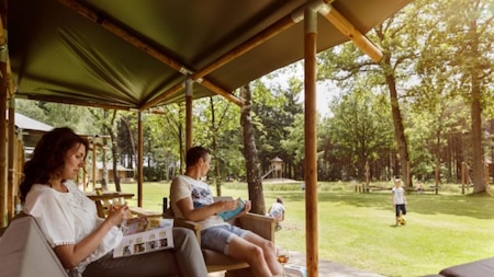 Veranda - RCN Vakantiepark de Flaasbloem
