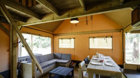 Woonkamer - RCN Vakantiepark de Flaasbloem