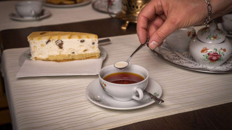 Tee mit Kuchen - Inselhotel Rote Erde