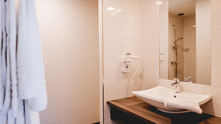 Komfortzimmer – City Hotel de Jonge