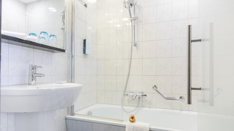 Kleines Queensize-Zimmer – Golden Tulip Hotel Central