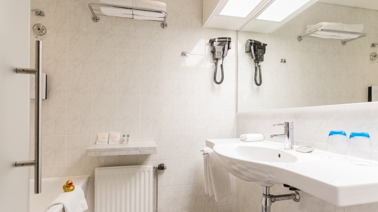 Doppelzimmer – Golden Tulip Hotel Central