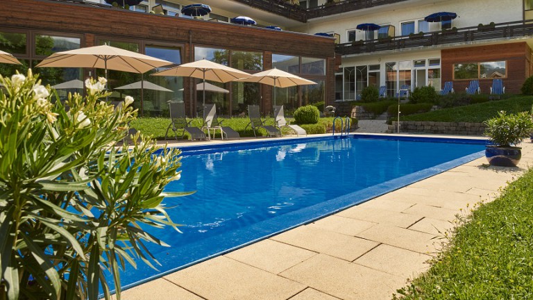 Buitenzwembad - Hotel Wittelsbacher Hof