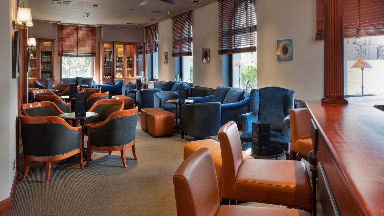 Bar - Van der Valk Hotel Waterloo