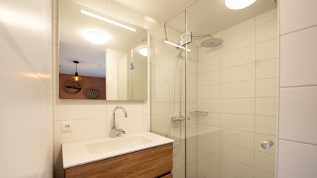 Badezimmer - Roompot Vakantiepark Zeebad