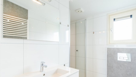 Badkamer - Roompot Vakantiepark Boomhiemke Badkamer - Roompot Vakantiepark Boomhiemke