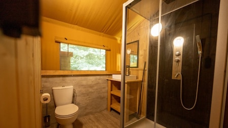 Badezimmer - Roompot Vakantiepark Hunzedal