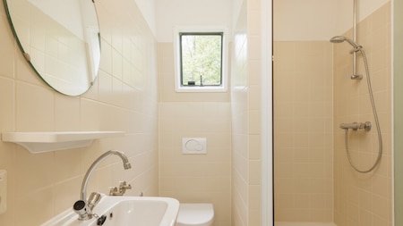 Badkamer - Roompot Bungalowpark Hoederloo Badkamer - Roompot Bungalowpark Hoederloo