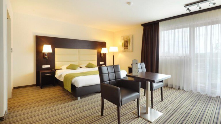 Familienzimmer – Van der Valk Hotel Charleroi Airport