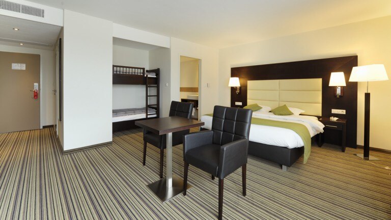 Familienzimmer – Van der Valk Hotel Charleroi Airport
