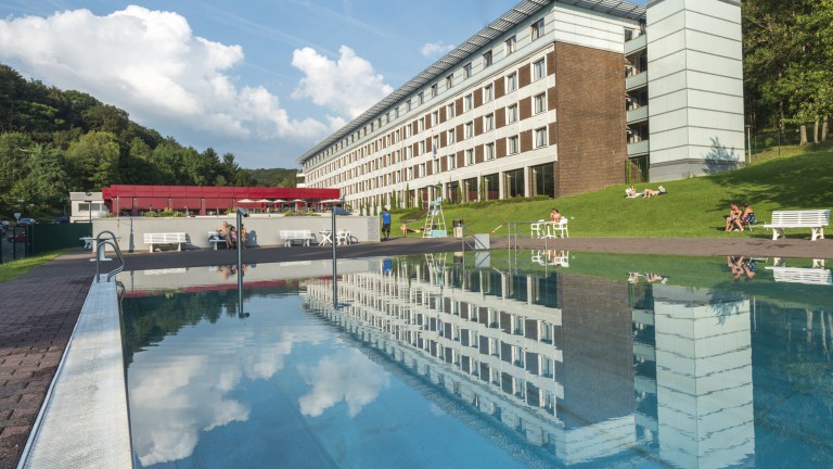 Buitenzwembad - Parc-Hotel Alvisse