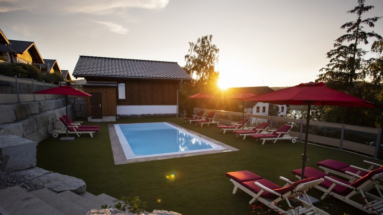 Buitenzwembad - Göbel's Seehotel Diemelsee
