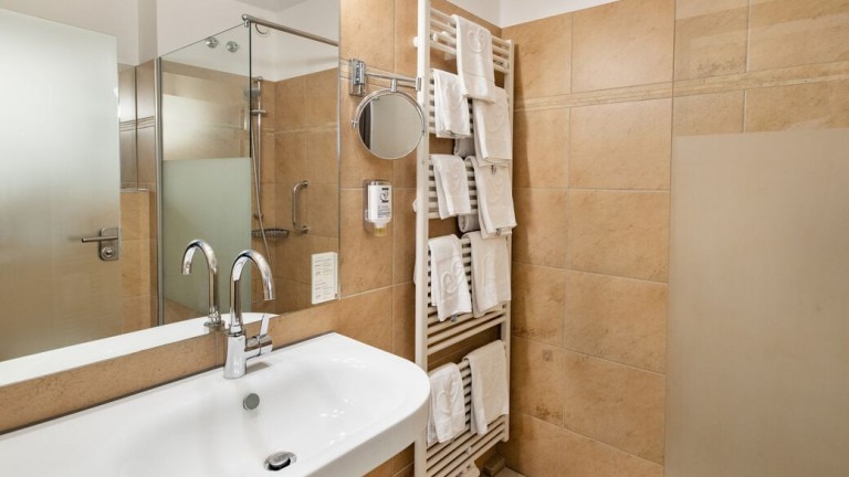 Standaardkamer meerzicht - Familiekamer - Göbel's Seehotel Diemelsee