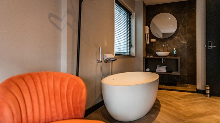 Superior kamer met bad - Harbour suites Monnickendam