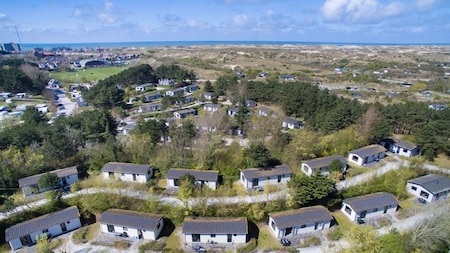 Luftaufnahme - Roompot Kustpark Egmond aan Zee