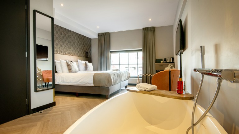 Superior kamer met bad - Harbour suites Monnickendam