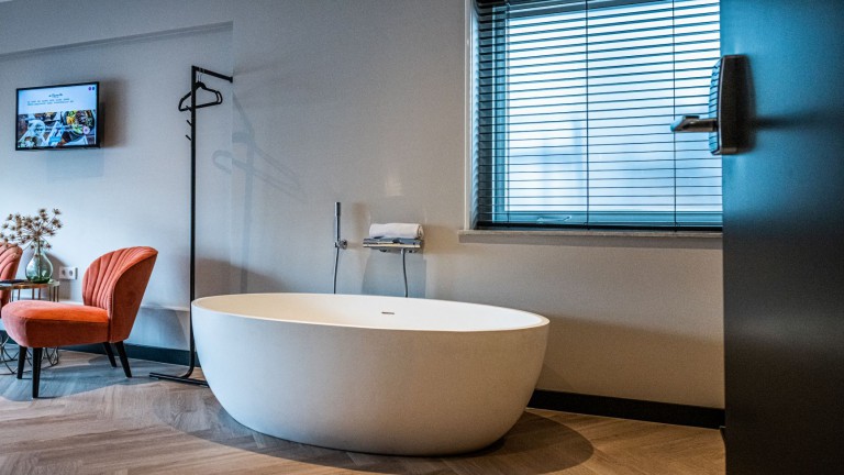 Superior kamer met bad - Harbour suites Monnickendam