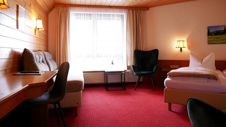 Dreibettzimmer – Hotel Hochfirst
