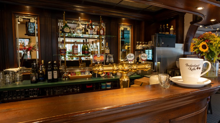Bar - Van der maas