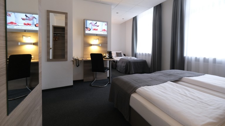 Dreibettzimmer – Hotel Hohenstaufen