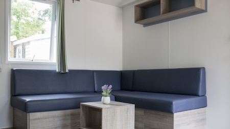 Woonkamer - RCN Camping Belledonne Woonkamer - RCN Camping Belledonne