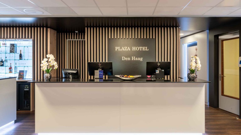 Receptie van Plaza Premium Den Haag City Center.