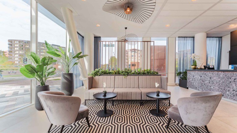 Lobby van Plaza Premium Almere.
