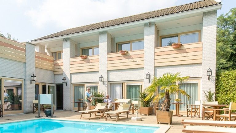 Comfort kamer met zwembadzicht - Badhotel Renesse