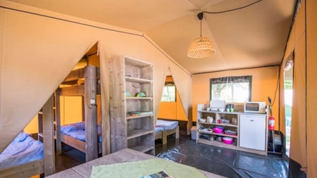 Woonkamer - RCN Camping Belledonne Woonkamer - RCN Camping Belledonne