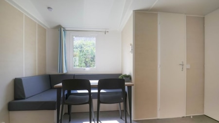 Woonkamer - RCN Camping Belledonne Woonkamer - RCN Camping Belledonne