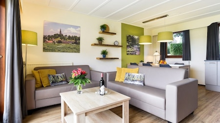 Wohnzimmer - Summio Vakantiepark Reevallis
