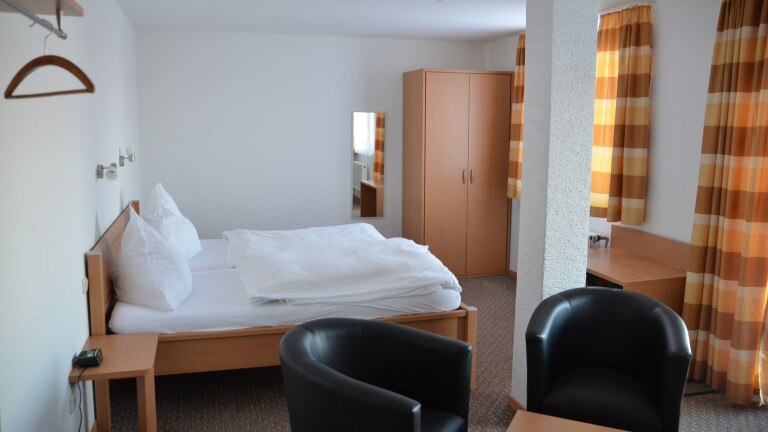 Standardzimmer mit Balkon